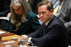 Trump Mulls Iran Oil Hub Strikes as Tensions Rise