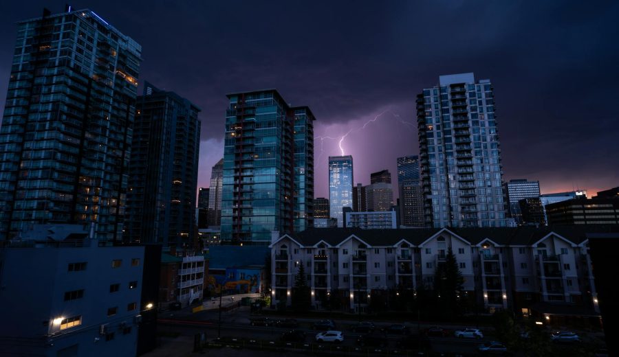 Iran Strikes UAE Oil Hub: Global Energy Crisis