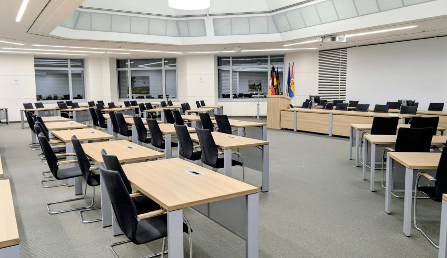 Parliament Truce Ends Eight-Day Opposition Boycott