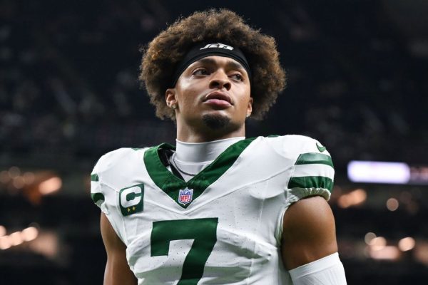 Jets Trade QB Justin Fields to Chiefs for Pick