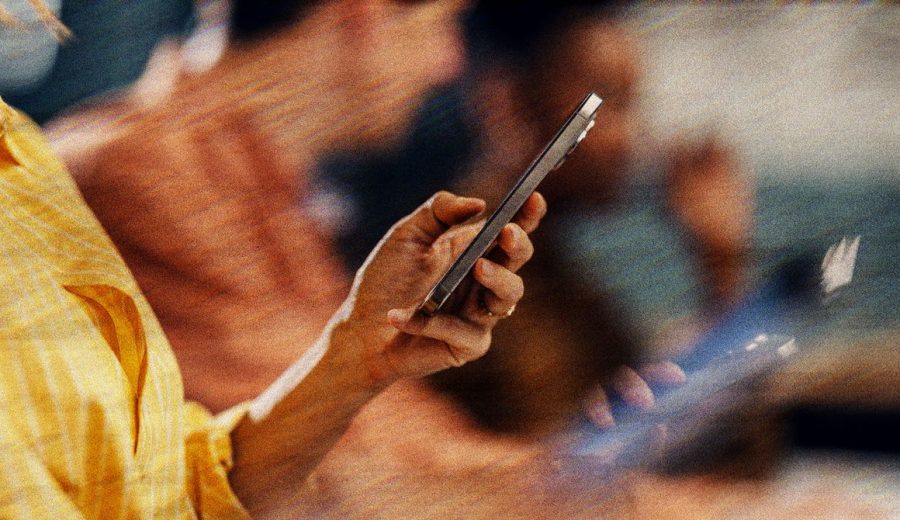 Russian Hackers Turn iPhones Into Spying Tools