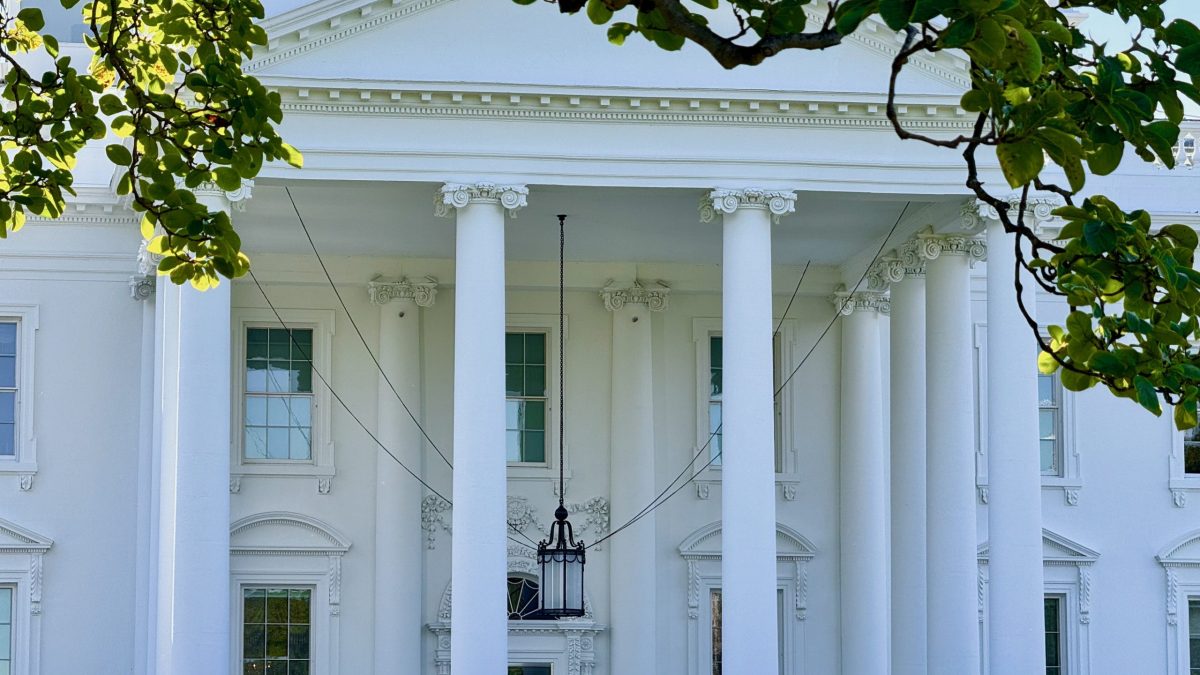 Trump’s White House AI Accord: Six Companies Sign a Voluntary Pact Without Penalties, Auditors or a Timeline