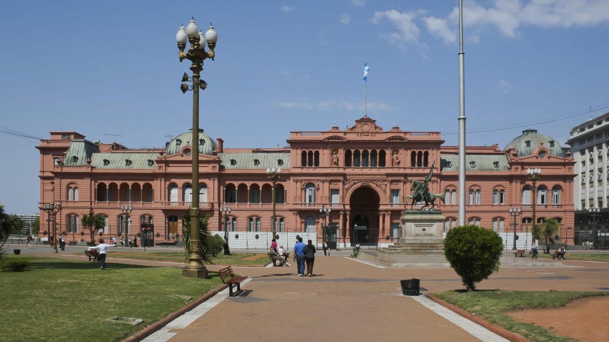 Argentina’s Monthly Inflation Edges Up to 1.9% in September but Stays Below 2% for a Second Month, With the Annual Rate at 33.4%