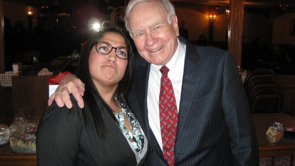 Warren Buffett Net Worth and Biography: The Oracle of Omaha’s Fortune, Berkshire Hathaway and Giving Pledge