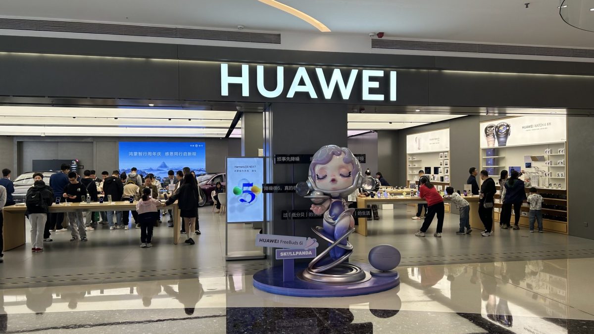 China’s Smartphone Market Shrinks 15.4% in the Third Quarter, but Huawei Grows 17.3% and Takes a 21.1% Share