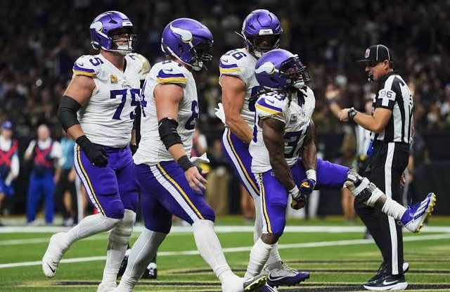 Vikings Stay Unbeaten at 6-0 as Chiefs and 49ers Fall in NFL Week 7