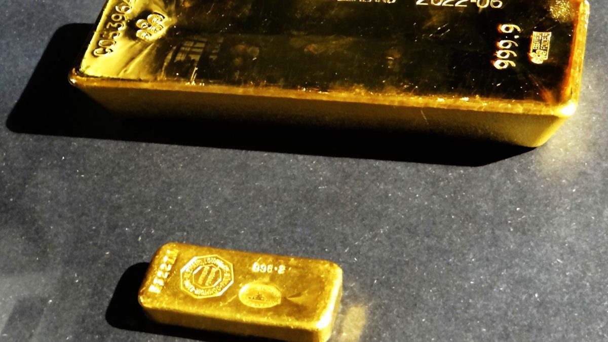 China’s Central Bank Has Bought Gold for 23 Straight Months as Imports Hit a Record