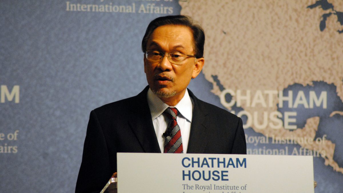 Malaysia’s Anwar Pledges to Help Bring Myanmar Back Into ASEAN