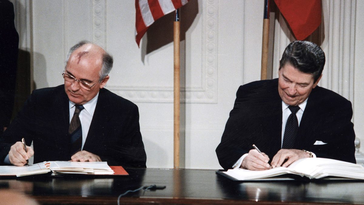 Ronald Reagan: Biography, Family, Career and Presidency of the 40th US President