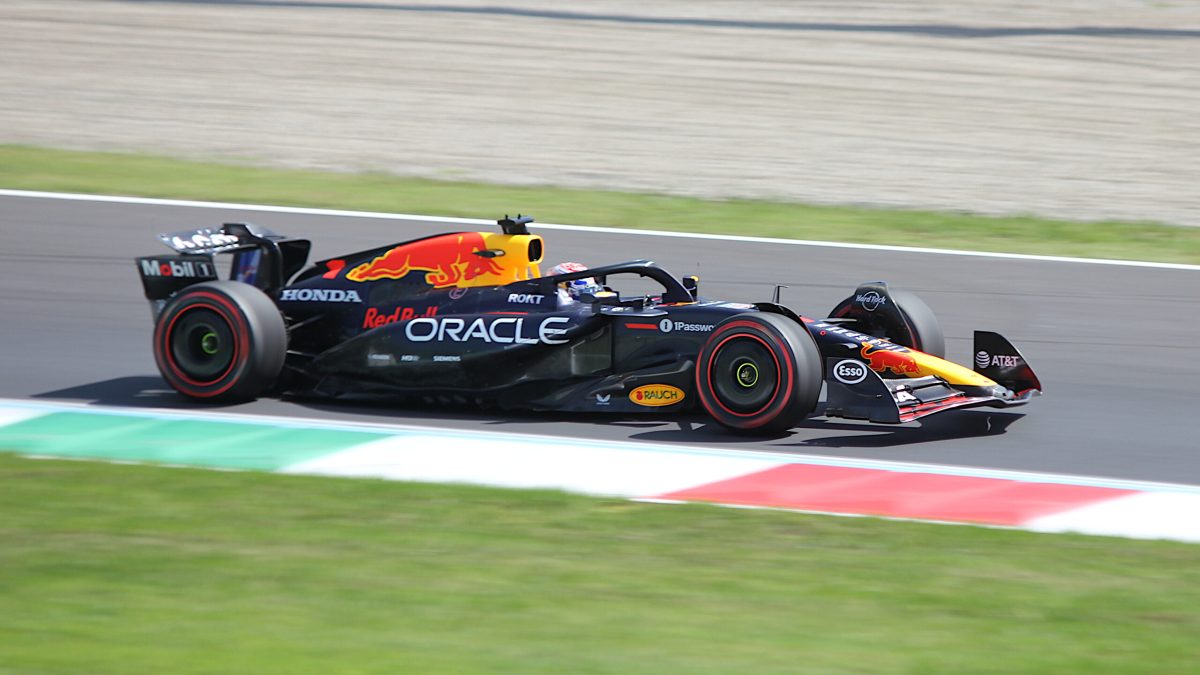 Verstappen Takes Sprint Pole in Singapore as Championship Leader Antonelli Starts Seventh