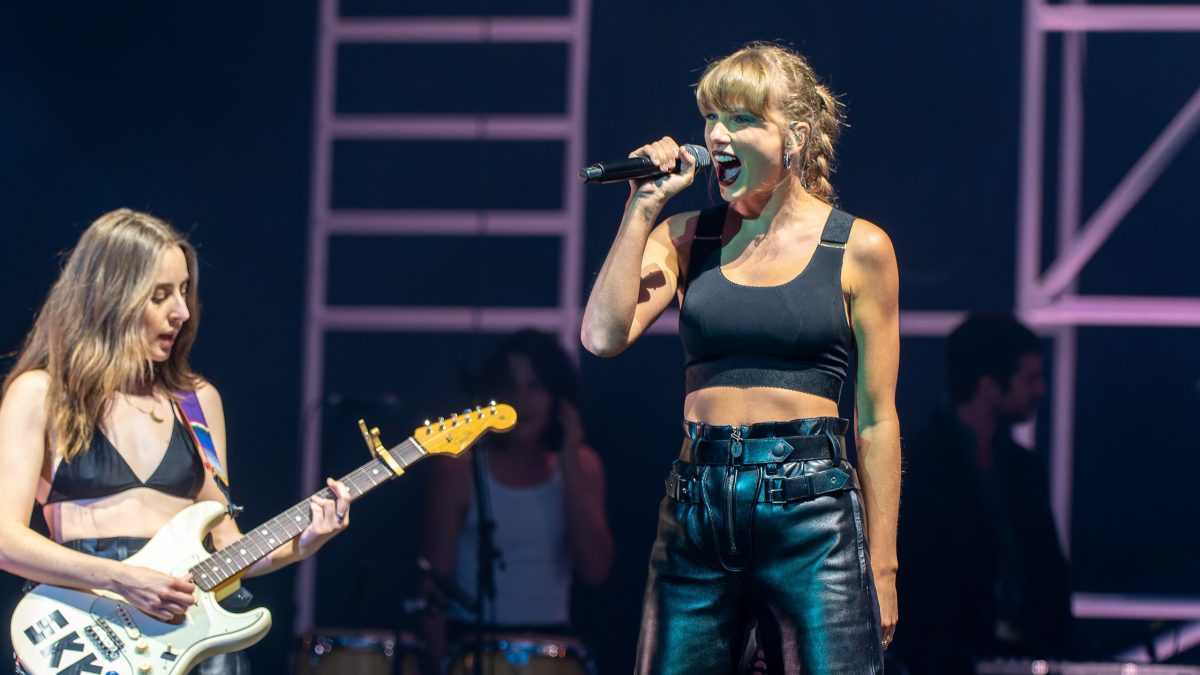 Taylor Swift Spends 14th Week at No. 1 and Reaches 100 Career Weeks Atop the Billboard 200