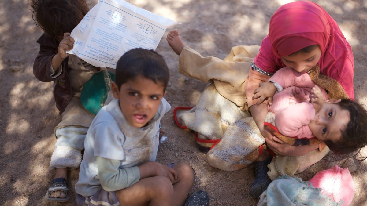 Yemen Cholera Cases Triple in Three Weeks as War Displaces 200,000
